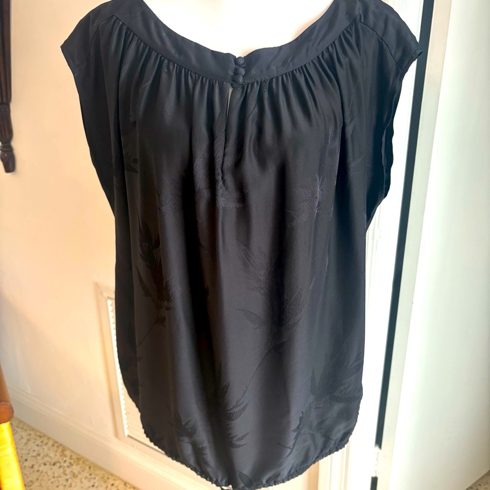 TALBOTS Black Silk Cap Sleeve Blouse! Tie at waist to desired fit! Excellent! 16 - Picture 2 of 10
